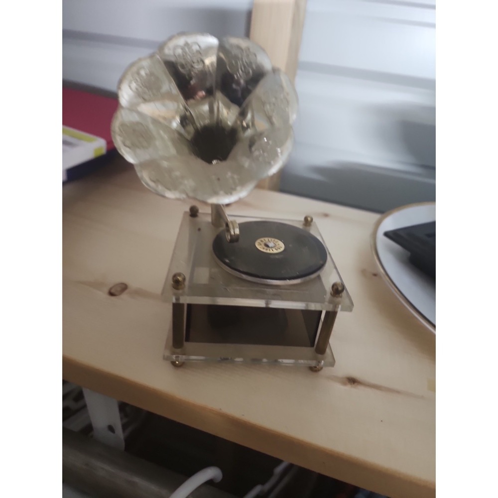 Vintage record player music box‎